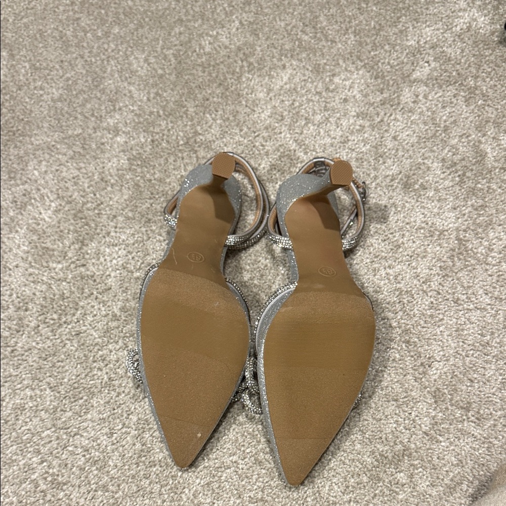 A new day Carmin Bow Pumps NWOT - Picture 5 of 5